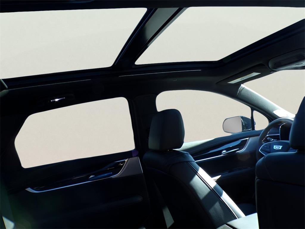 new 2025 Cadillac XT5 car, priced at $53,715