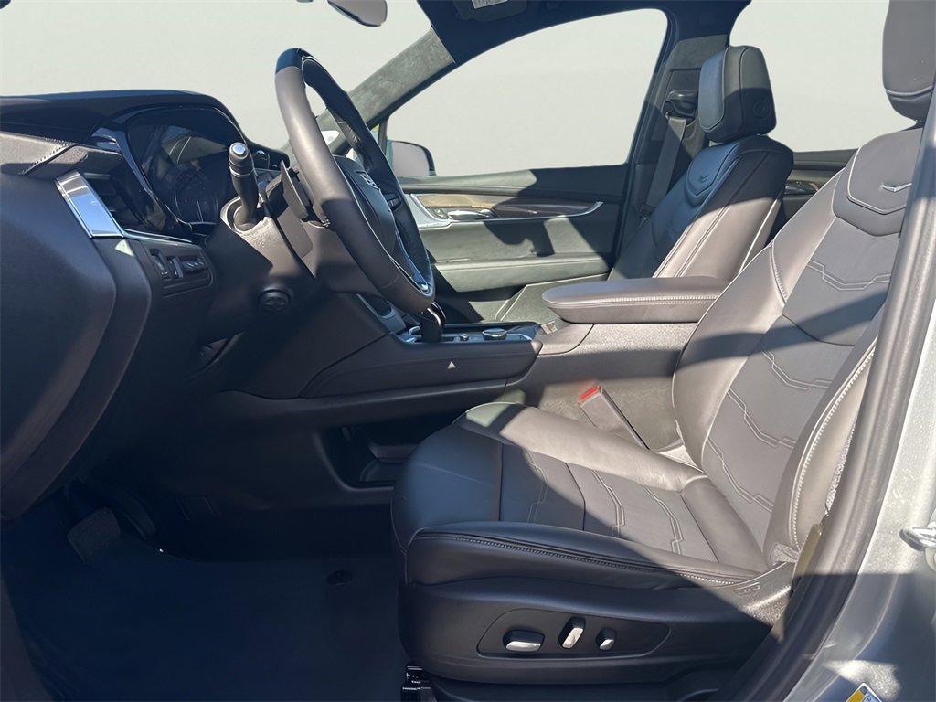 used 2025 Cadillac XT6 car, priced at $59,991
