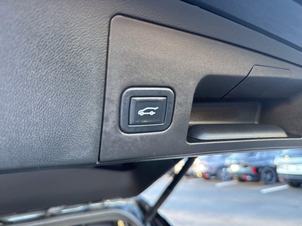 used 2022 Cadillac XT5 car, priced at $33,991