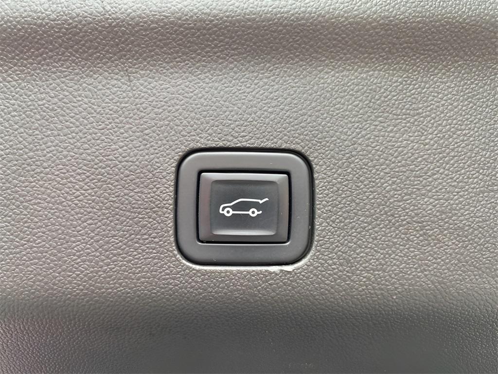 used 2022 Cadillac Escalade car, priced at $76,991