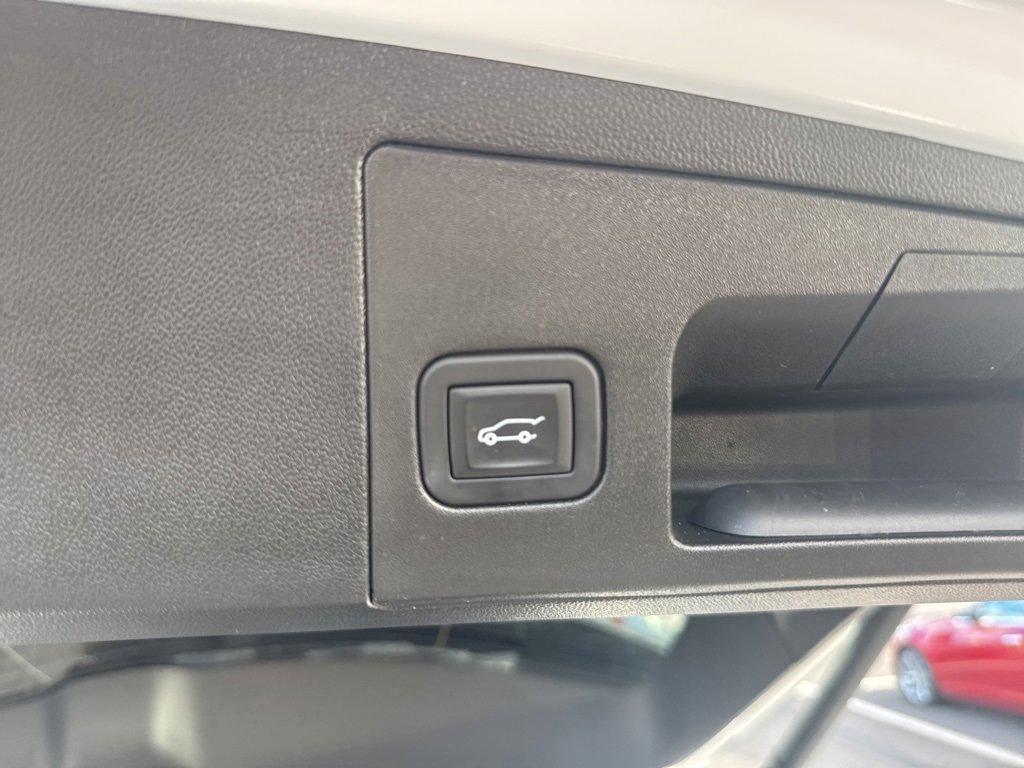 used 2025 Cadillac XT5 car, priced at $45,991