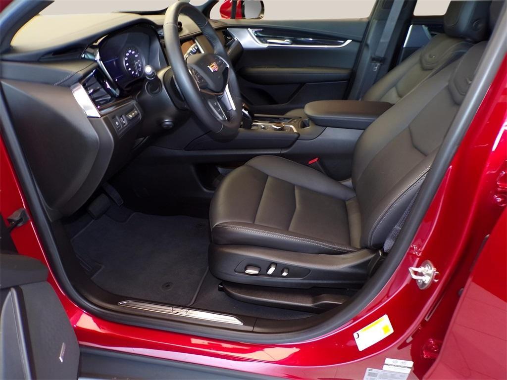 new 2025 Cadillac XT5 car, priced at $52,990