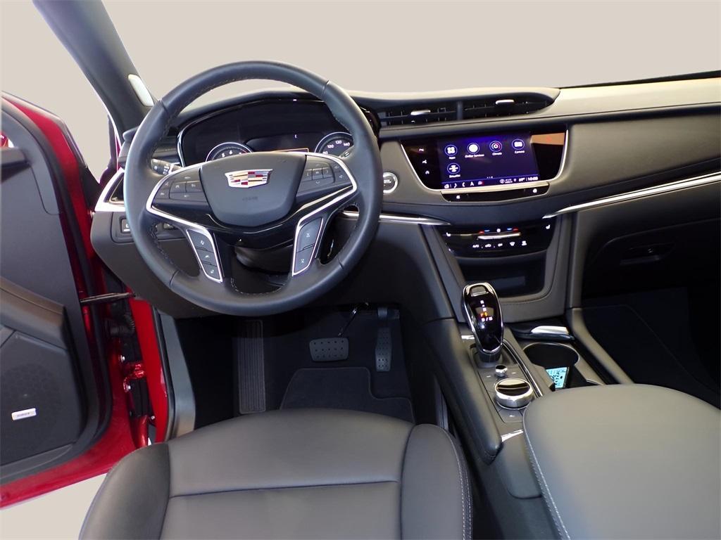 new 2025 Cadillac XT5 car, priced at $52,990