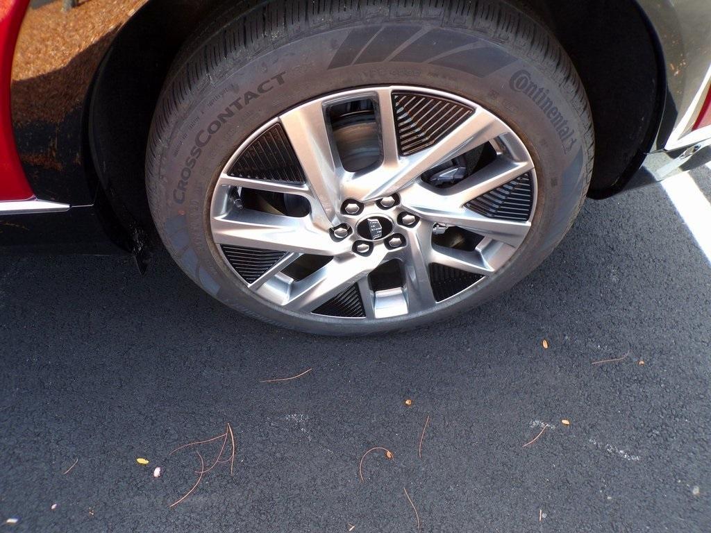 new 2025 Cadillac OPTIQ car, priced at $57,815