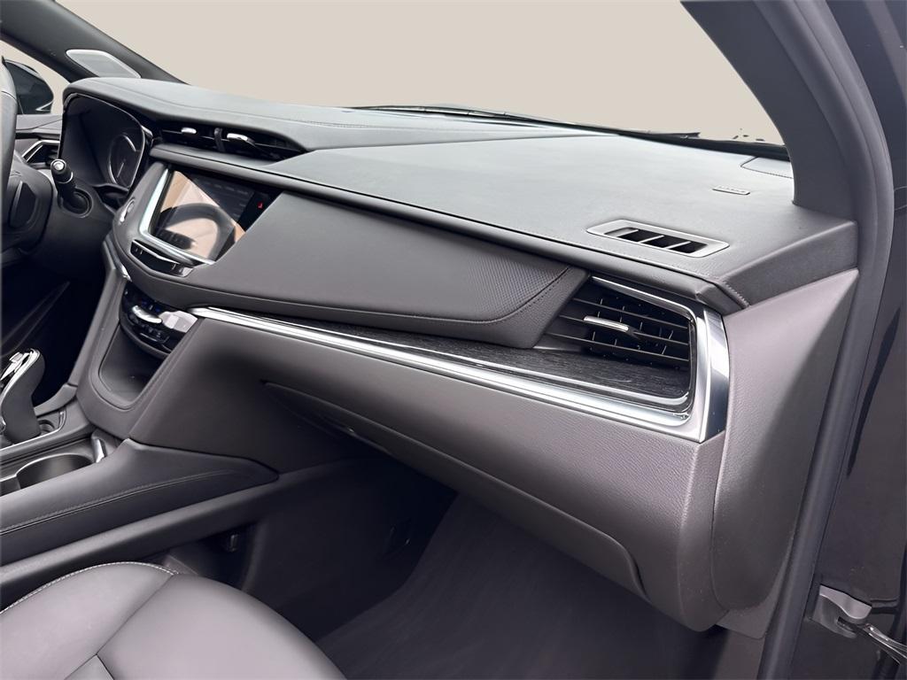used 2022 Cadillac XT5 car, priced at $37,991