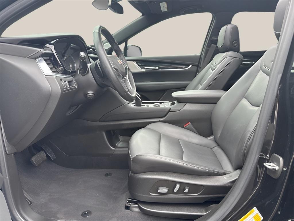 used 2022 Cadillac XT5 car, priced at $37,991