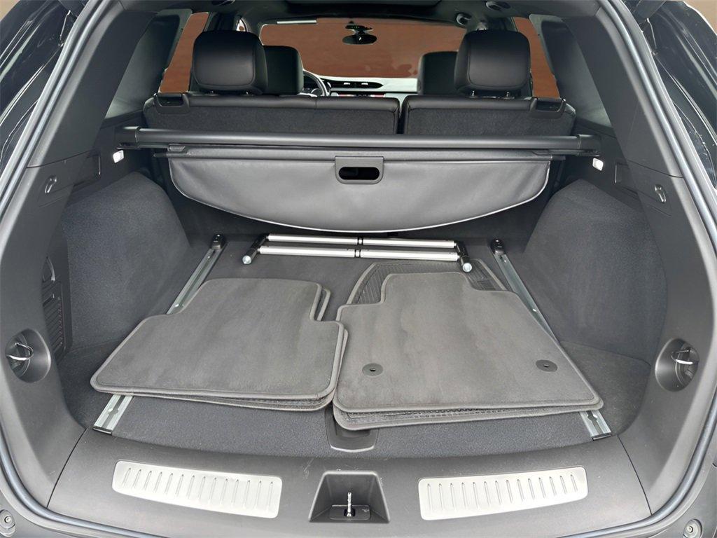 used 2022 Cadillac XT5 car, priced at $37,991