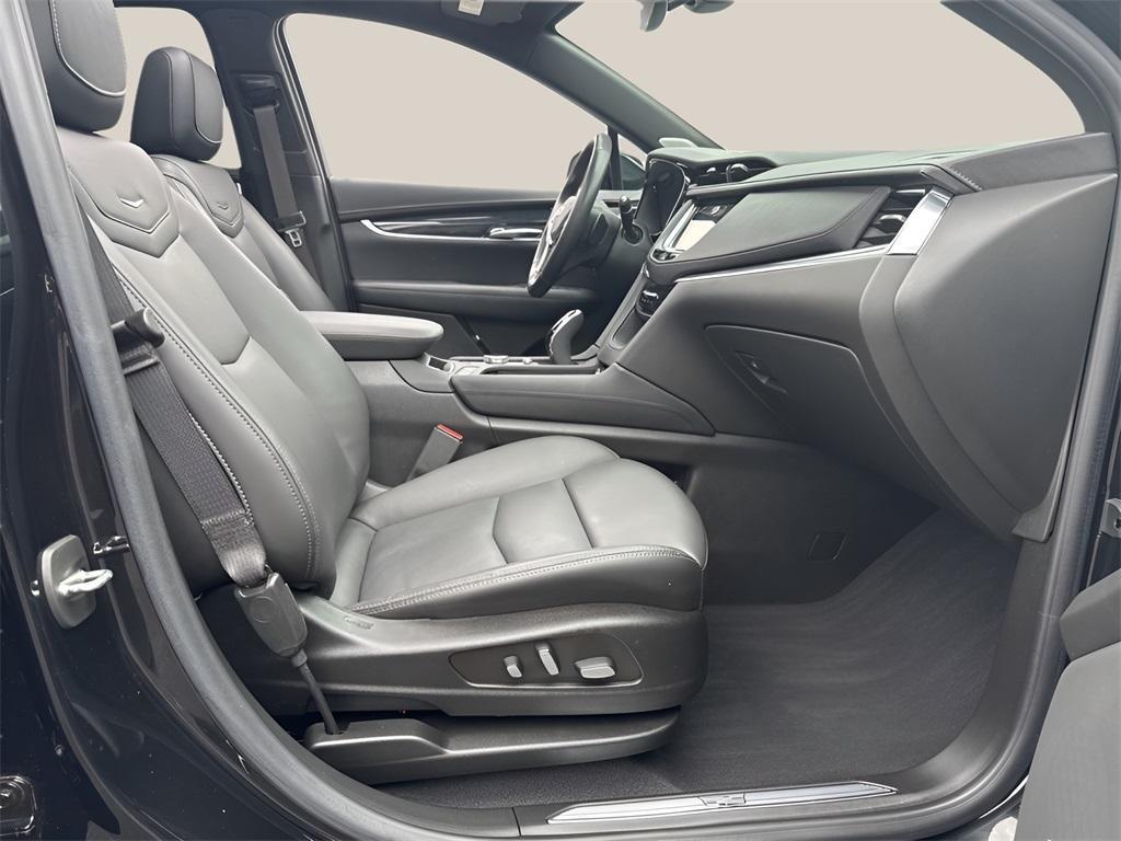used 2022 Cadillac XT5 car, priced at $37,991