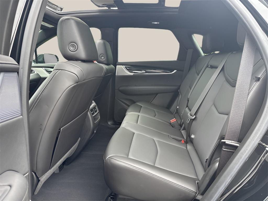 used 2022 Cadillac XT5 car, priced at $37,991