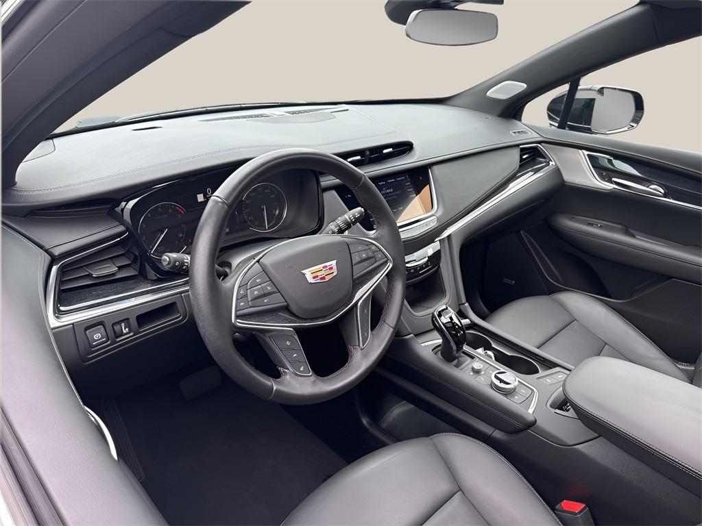used 2022 Cadillac XT5 car, priced at $37,991