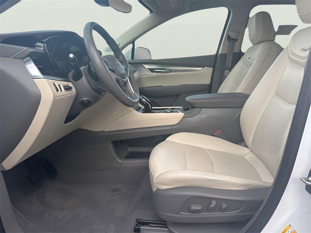 used 2022 Cadillac XT5 car, priced at $37,991