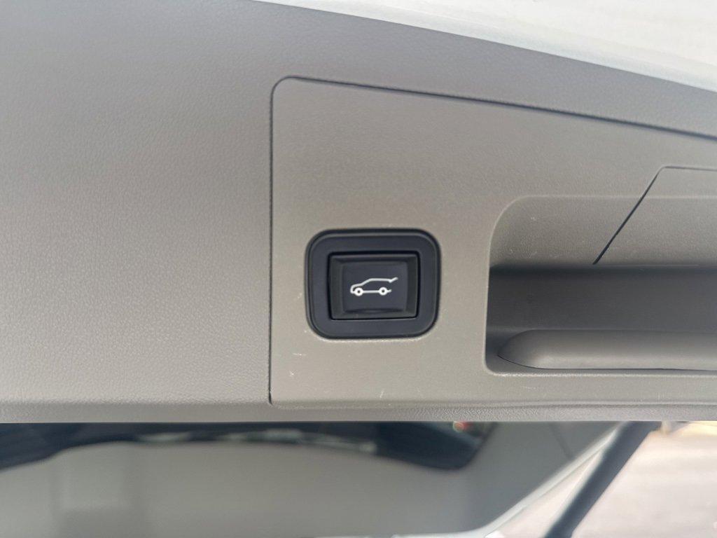 used 2022 Cadillac XT5 car, priced at $37,991