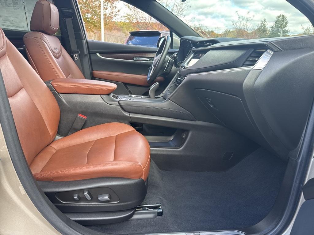 used 2022 Cadillac XT5 car, priced at $39,991