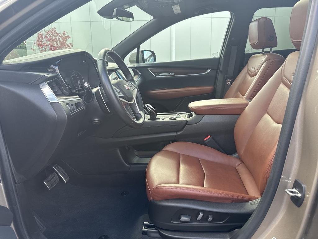 used 2022 Cadillac XT5 car, priced at $39,991