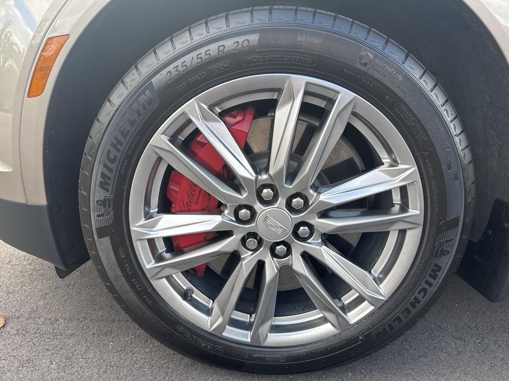 used 2022 Cadillac XT5 car, priced at $39,991