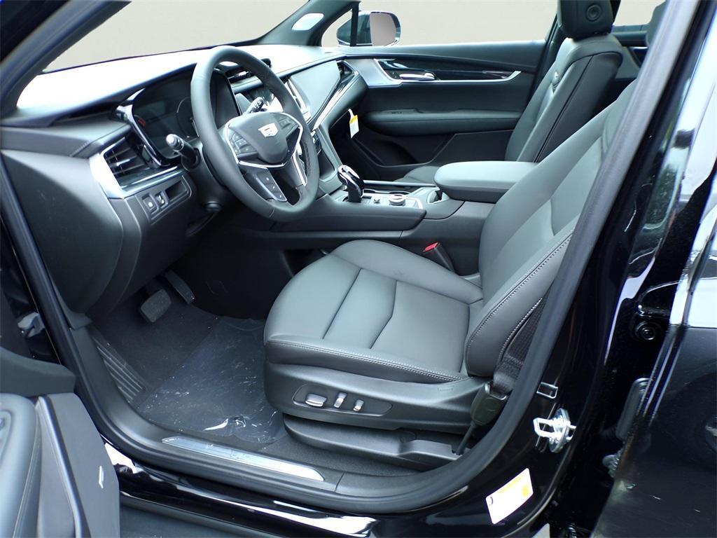 new 2025 Cadillac XT5 car, priced at $53,715