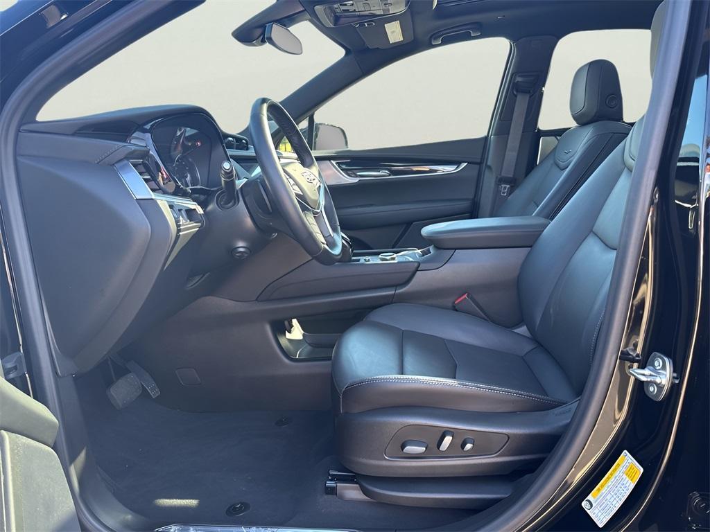 used 2025 Cadillac XT5 car, priced at $48,991