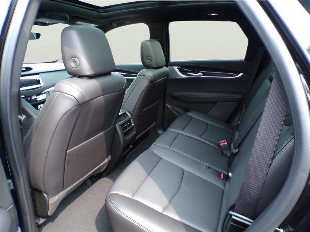 new 2025 Cadillac XT5 car, priced at $55,990