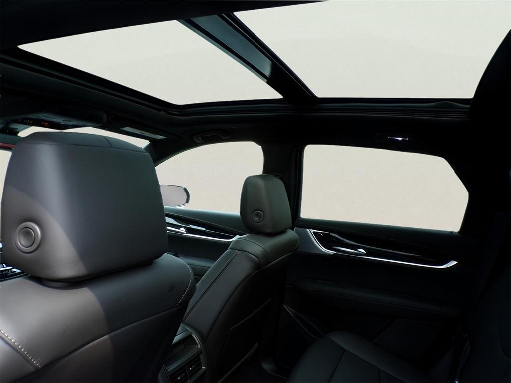 new 2025 Cadillac XT5 car, priced at $53,990