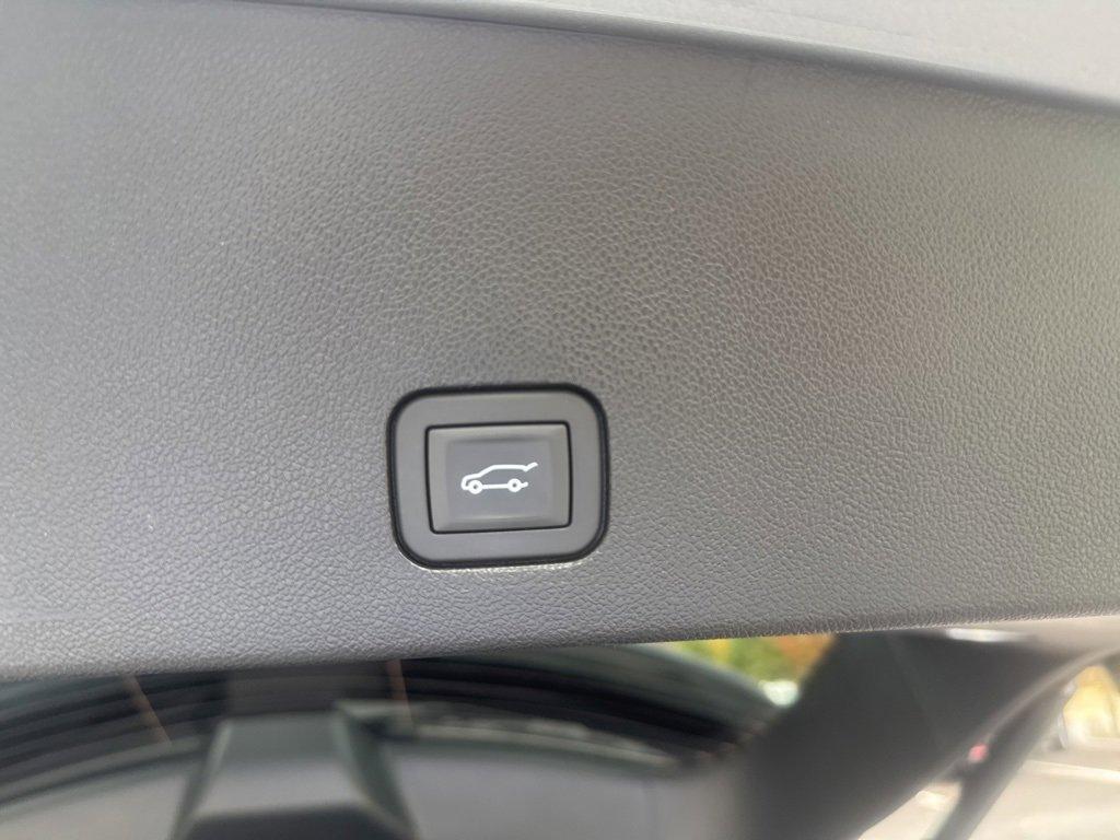 used 2025 Cadillac XT6 car, priced at $46,991