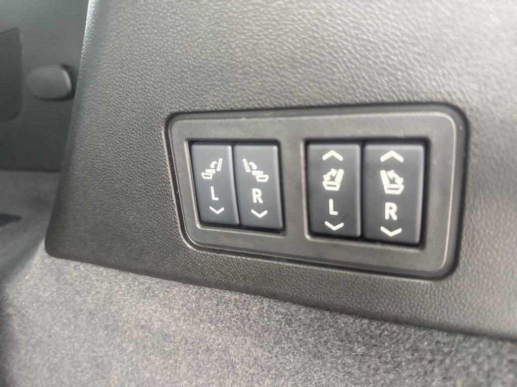 used 2025 Cadillac XT6 car, priced at $46,991