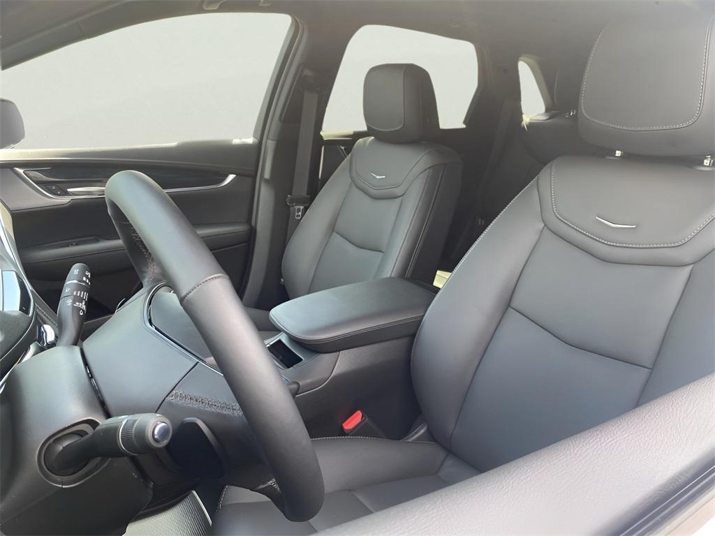 used 2024 Cadillac XT5 car, priced at $52,991