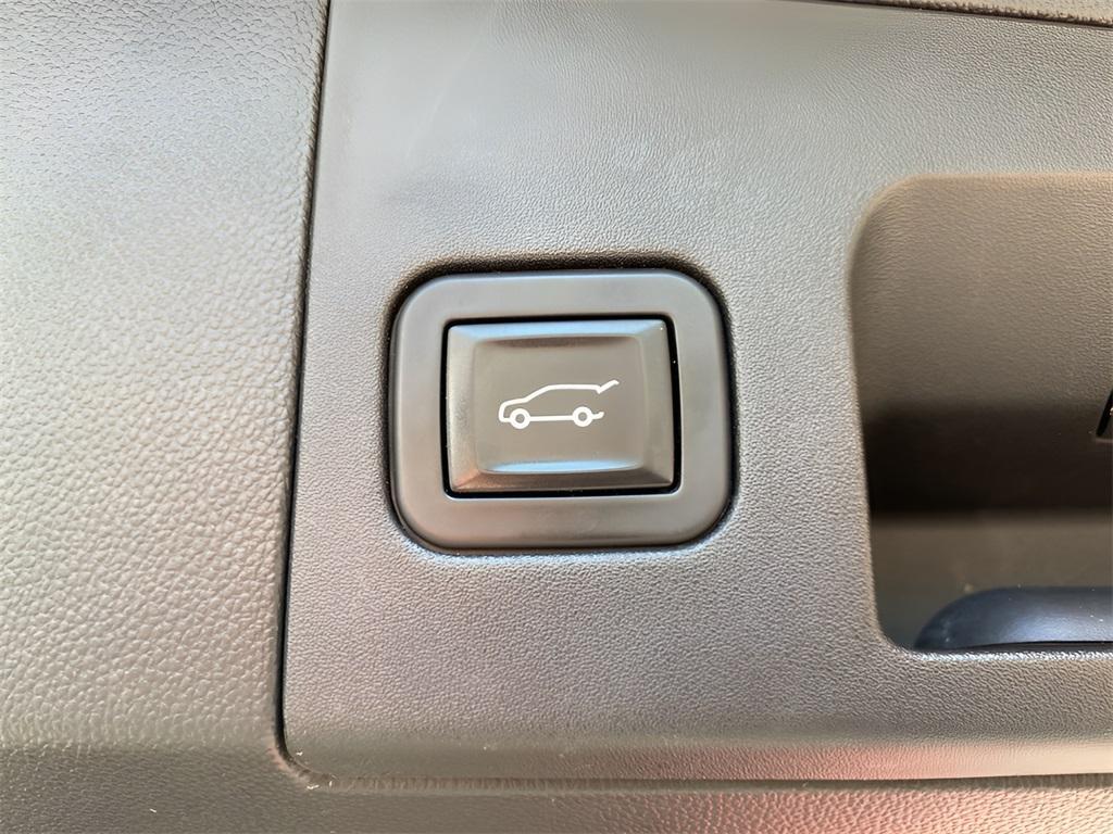 used 2020 Cadillac XT5 car, priced at $23,991