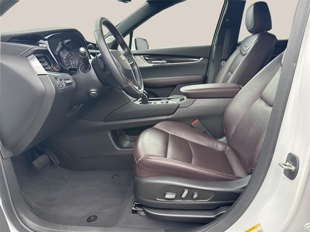 used 2023 Cadillac XT6 car, priced at $44,991