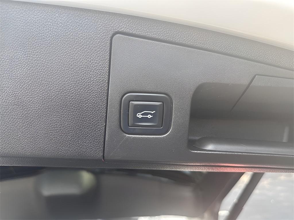 used 2022 Cadillac XT4 car, priced at $31,991