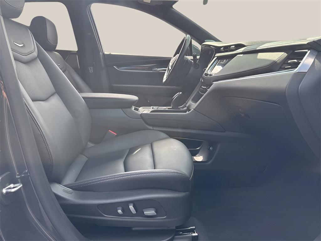 used 2023 Cadillac XT5 car, priced at $37,991