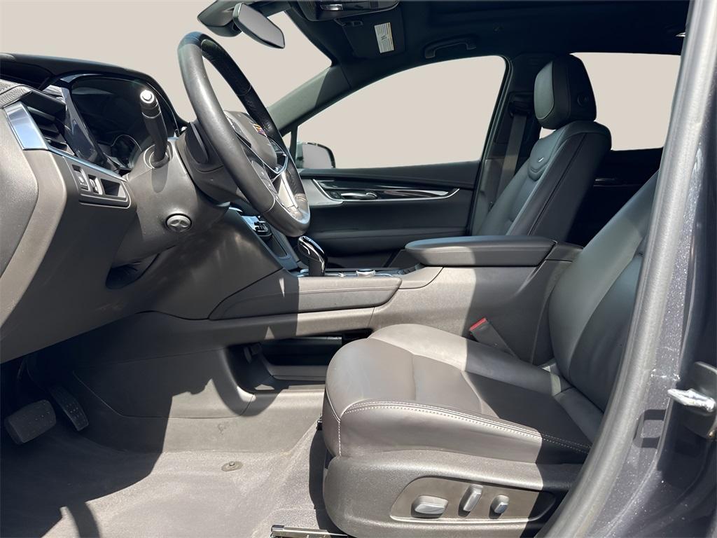 used 2023 Cadillac XT5 car, priced at $37,991