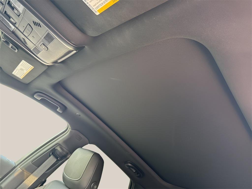 used 2023 Cadillac XT5 car, priced at $37,991