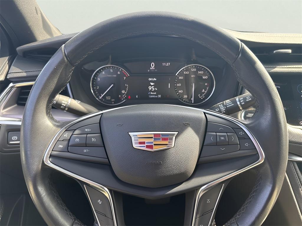 used 2022 Cadillac XT5 car, priced at $33,991