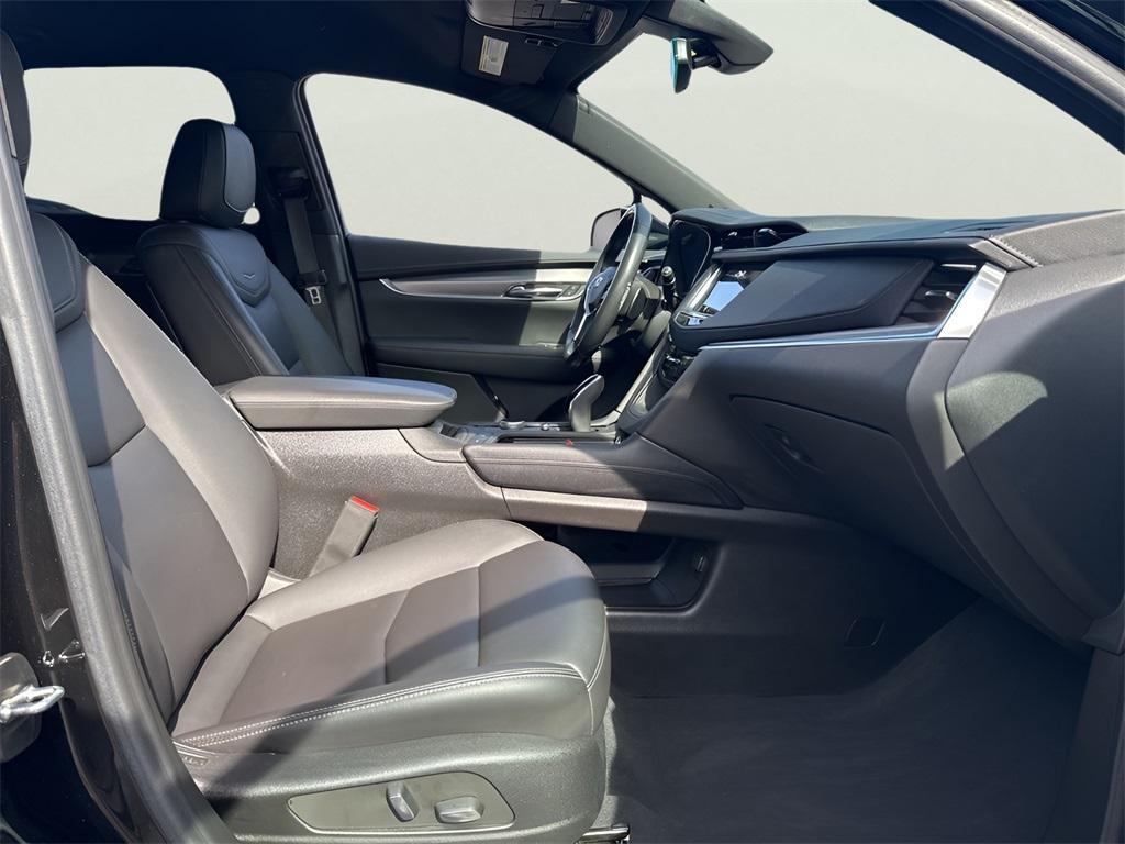 used 2022 Cadillac XT5 car, priced at $33,991