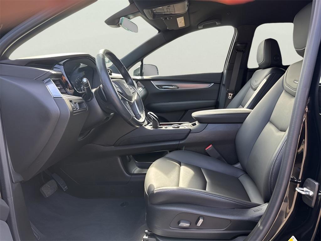 used 2022 Cadillac XT5 car, priced at $33,991