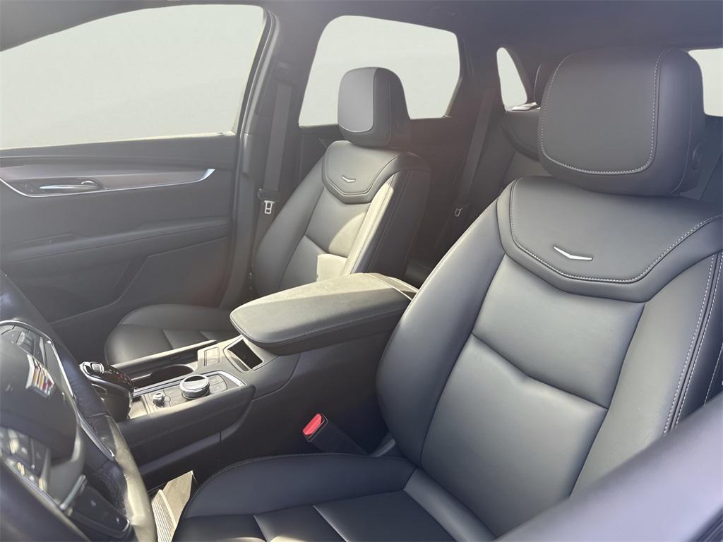 used 2022 Cadillac XT5 car, priced at $33,991