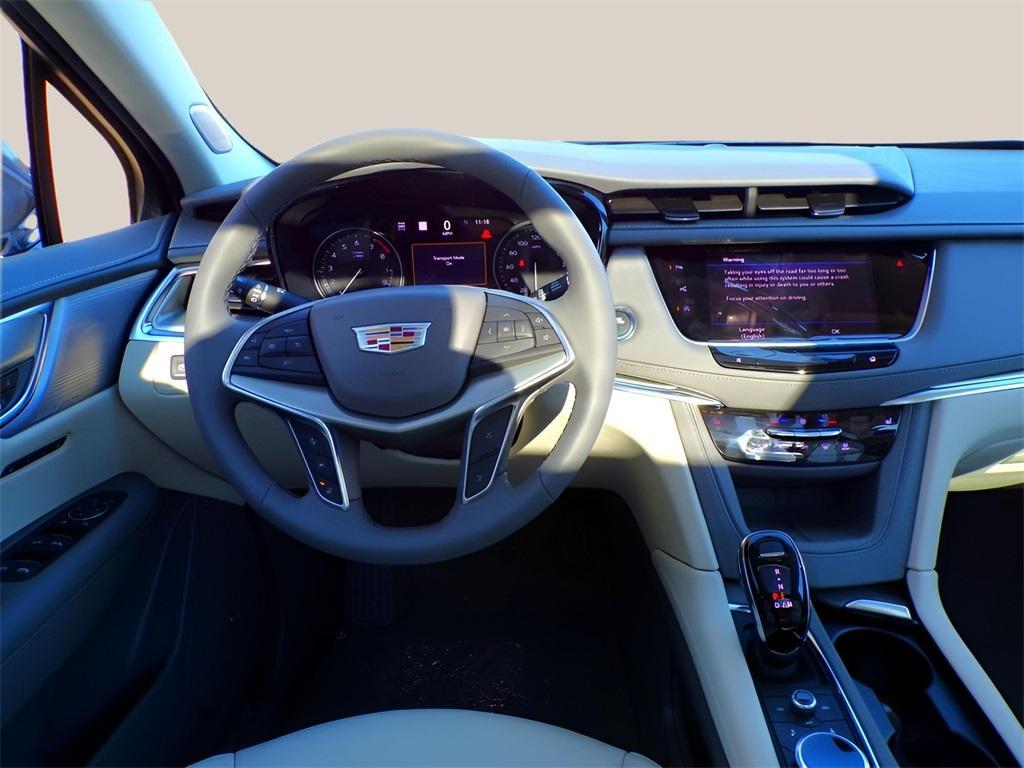 new 2025 Cadillac XT5 car, priced at $55,890