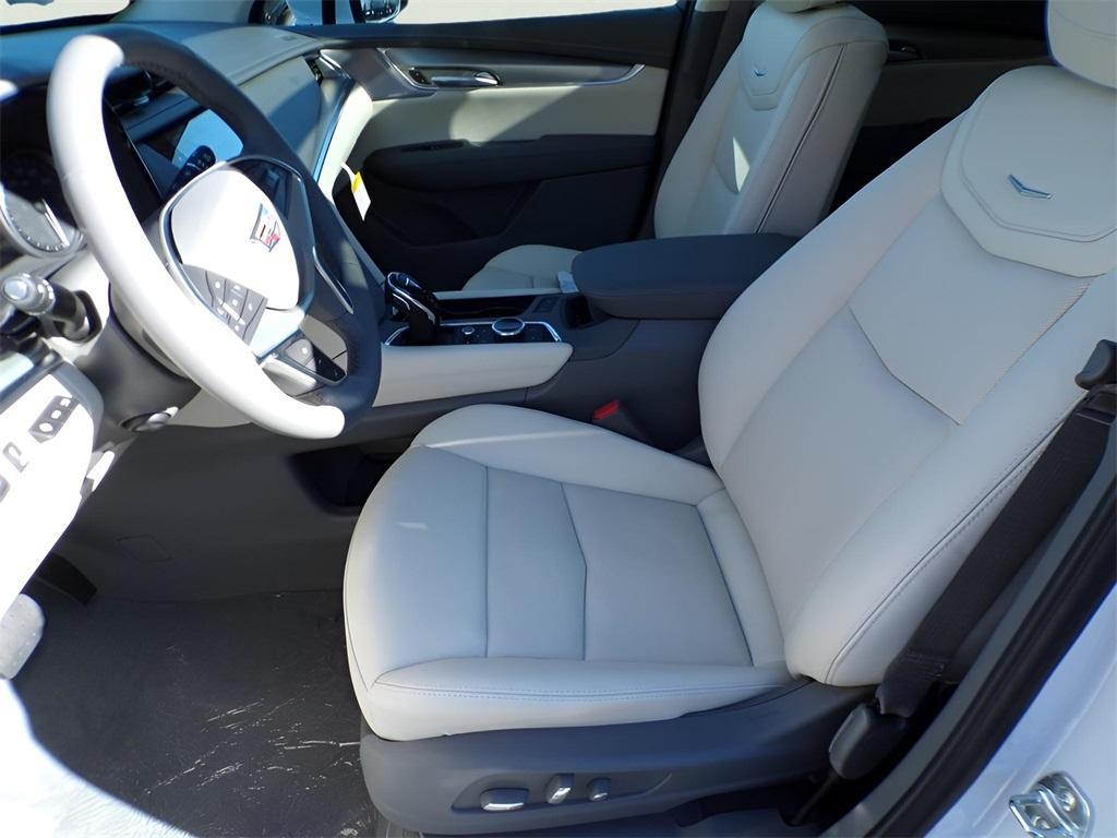 new 2025 Cadillac XT5 car, priced at $57,790