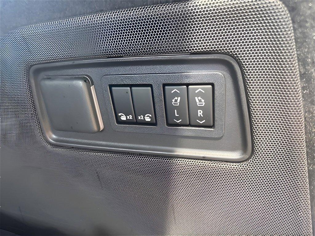 used 2022 Cadillac Escalade ESV car, priced at $62,991