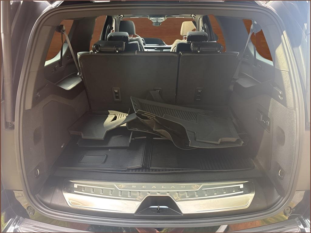 used 2022 Cadillac Escalade ESV car, priced at $59,991