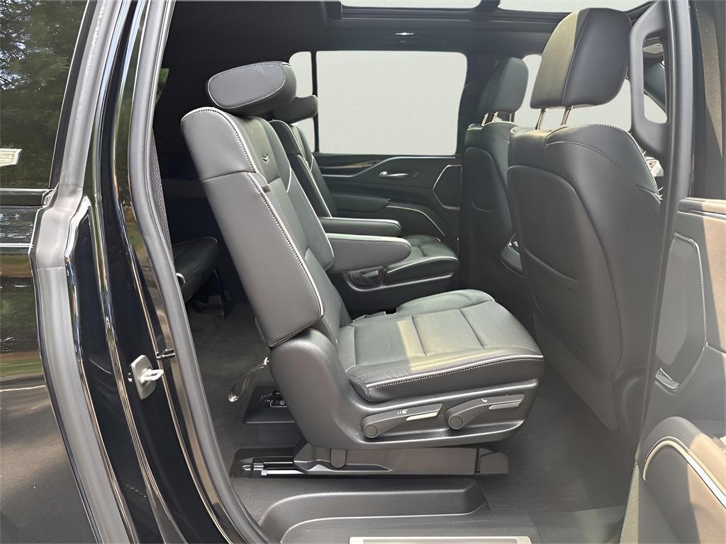 used 2022 Cadillac Escalade ESV car, priced at $59,991