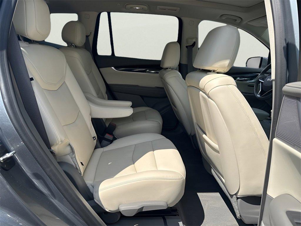 used 2022 Cadillac XT6 car, priced at $39,991