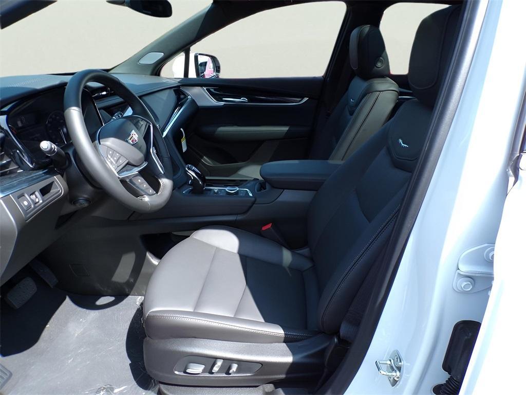 new 2025 Cadillac XT5 car, priced at $52,315