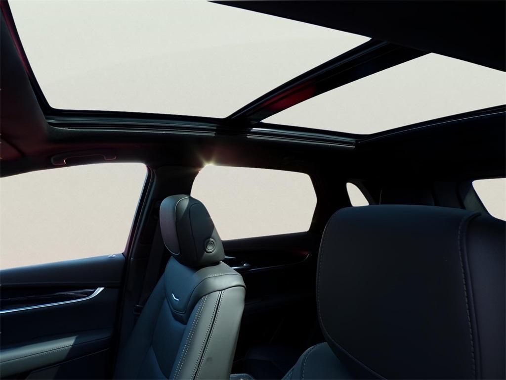 new 2025 Cadillac XT5 car, priced at $52,315