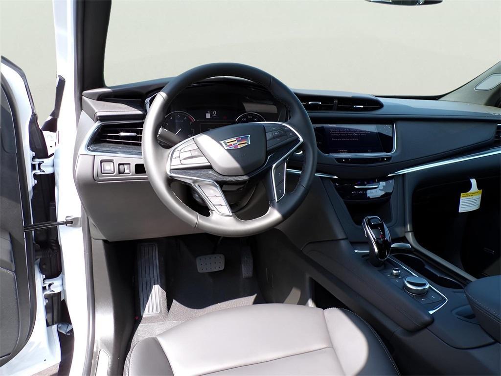 new 2025 Cadillac XT5 car, priced at $52,315