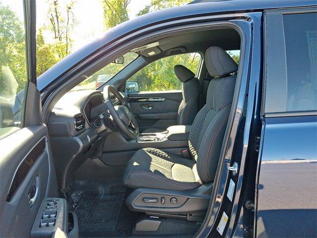 new 2025 Honda Pilot car, priced at $41,910