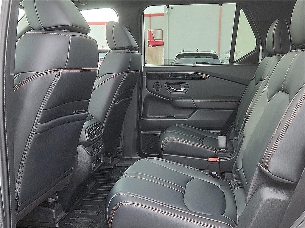 new 2025 Honda Pilot car, priced at $51,350