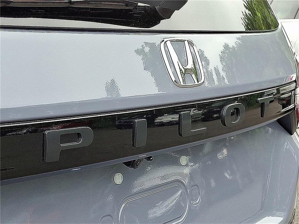 new 2025 Honda Pilot car, priced at $51,350