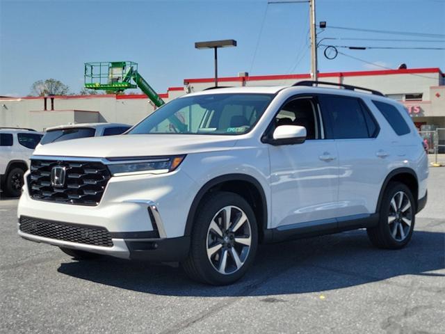 new 2025 Honda Pilot car, priced at $54,930