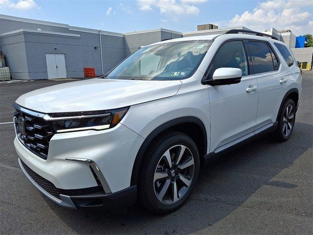 new 2025 Honda Pilot car, priced at $53,935